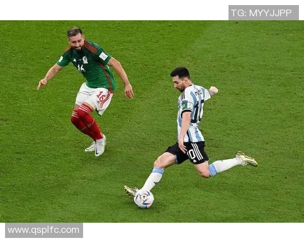 七月西班牙足球明星闪耀赛场展现激情与实力的精彩时刻 七月西班牙足球明星闪耀赛场展现激情与实力的精彩时刻