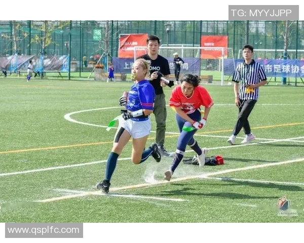 足球明星亲自示范系腰带技巧视频让你轻松掌握时尚穿搭秘诀