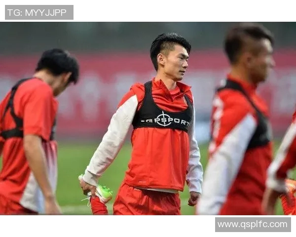 向南受伤的足球明星究竟是谁他将如何影响球队的未来表现 向南受伤的足球明星究竟是谁他将如何影响球队的未来表现