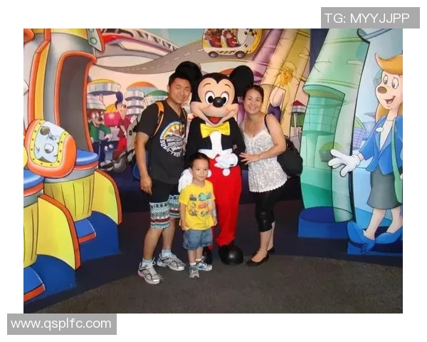 足球明星与普通人亲密合影瞬间记录生活中的美好时刻 足球明星与普通人亲密合影瞬间记录生活中的美好时刻