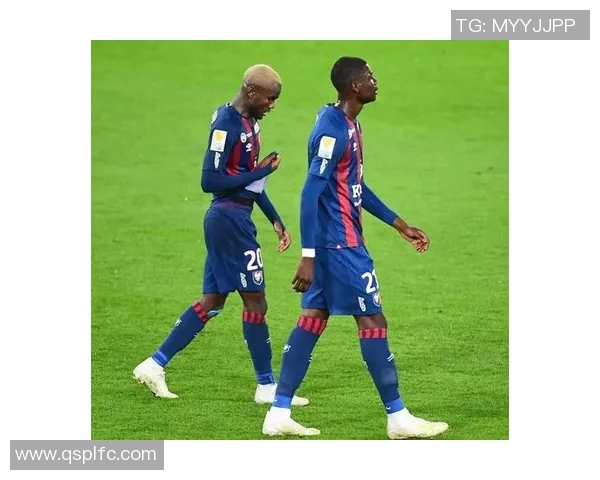 卡昂与伊天的激烈对决展现足球魅力与战术智慧的巅峰较量